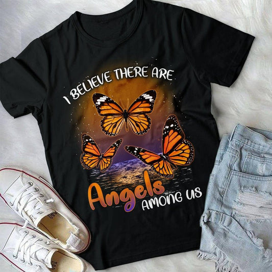 Creo que hay ángeles entre nosotros Camisetas de mariposas