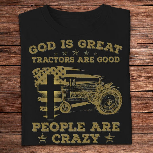 Dios es grande Los tractores son buenos La gente está loca Camisetas de granjero