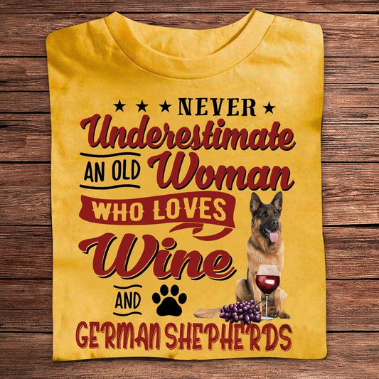 Nunca subestimes a una anciana que ama el vino y las camisetas de pastor alemán