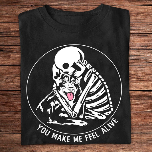 Camisetas de pastor alemán esqueleto "Me haces sentir vivo"