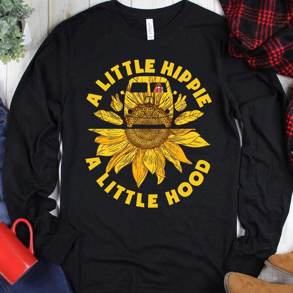 Un pequeño hippie, una pequeña capucha, camisetas con capucha hippie