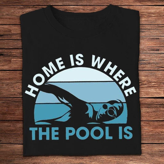 El hogar es donde está la piscina Camisetas para nadar