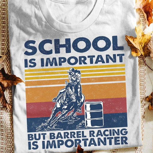 La escuela es importante, pero las carreras de barriles son más importantes Camisetas de caballos vintage