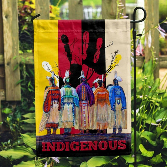 Casa y jardín con bandera de los nativos americanos indígenas