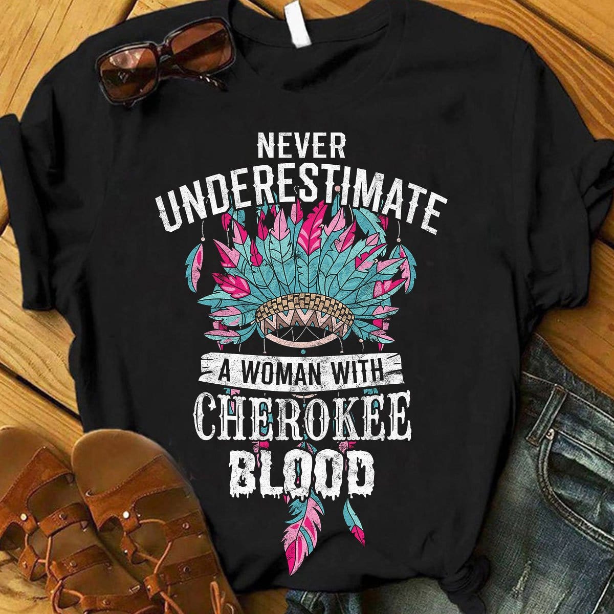 Nunca subestimes a una mujer con sangre cherokee, camisetas de nativos americanos