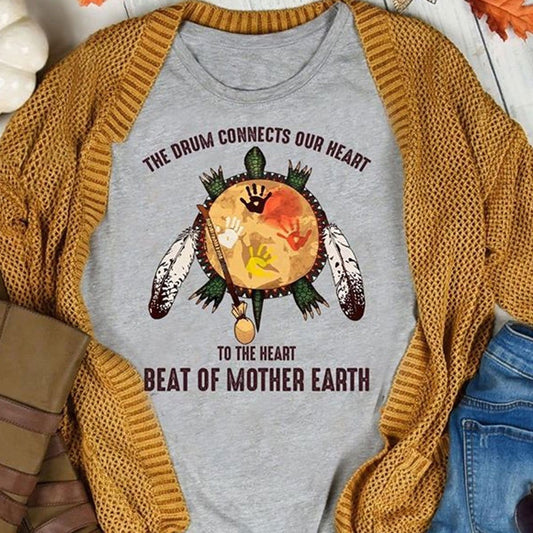 El tambor conecta nuestro corazón con el corazón, el ritmo de la Madre Tierra, camisetas de los nativos americanos