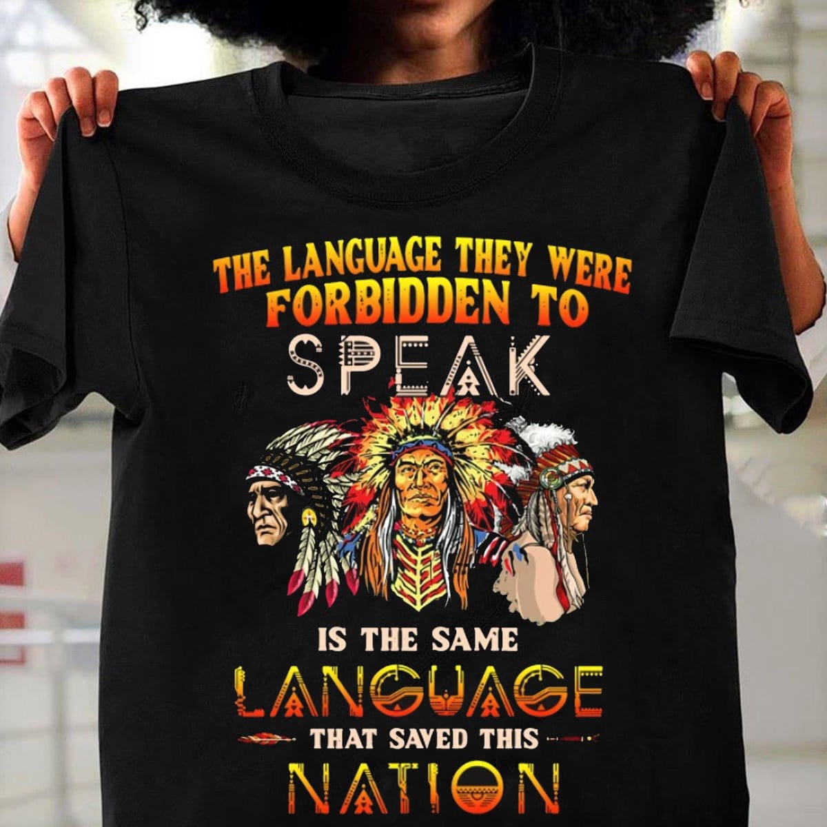 El idioma que les prohibieron hablar, camisetas de nativos americanos