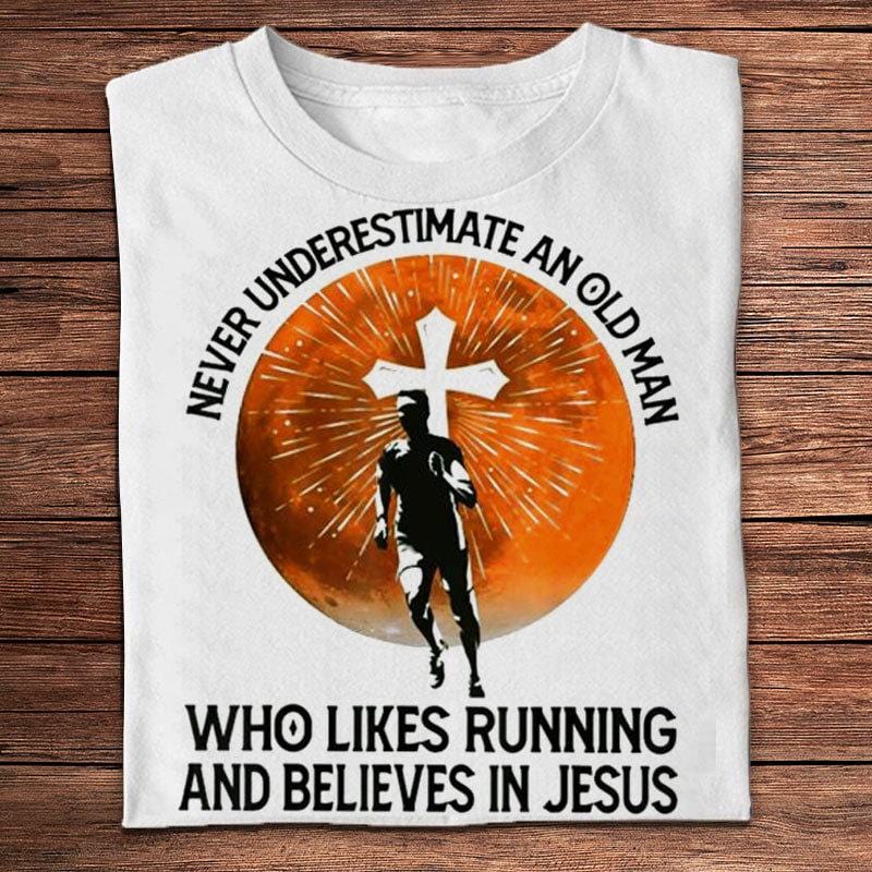 Nunca subestimes a un anciano al que le gusta correr y cree en las camisetas de Jesús