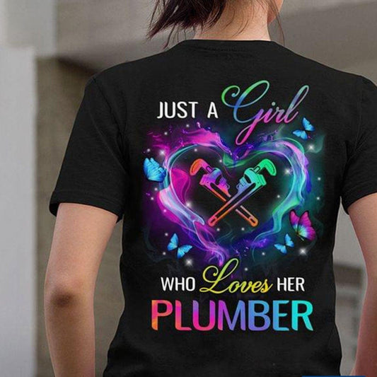 Solo una chica que ama sus camisetas de fontanero