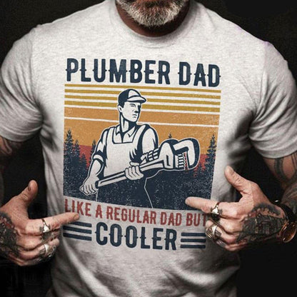 Papá fontanero como un papá normal pero con camisetas vintage más cool