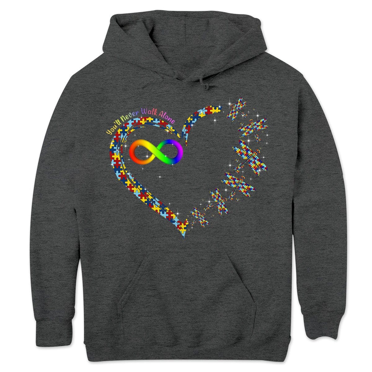 Camiseta de concienciación sobre el autismo, nunca caminarás solo con una pieza de rompecabezas con forma de corazón, libélula y arcoíris infinito