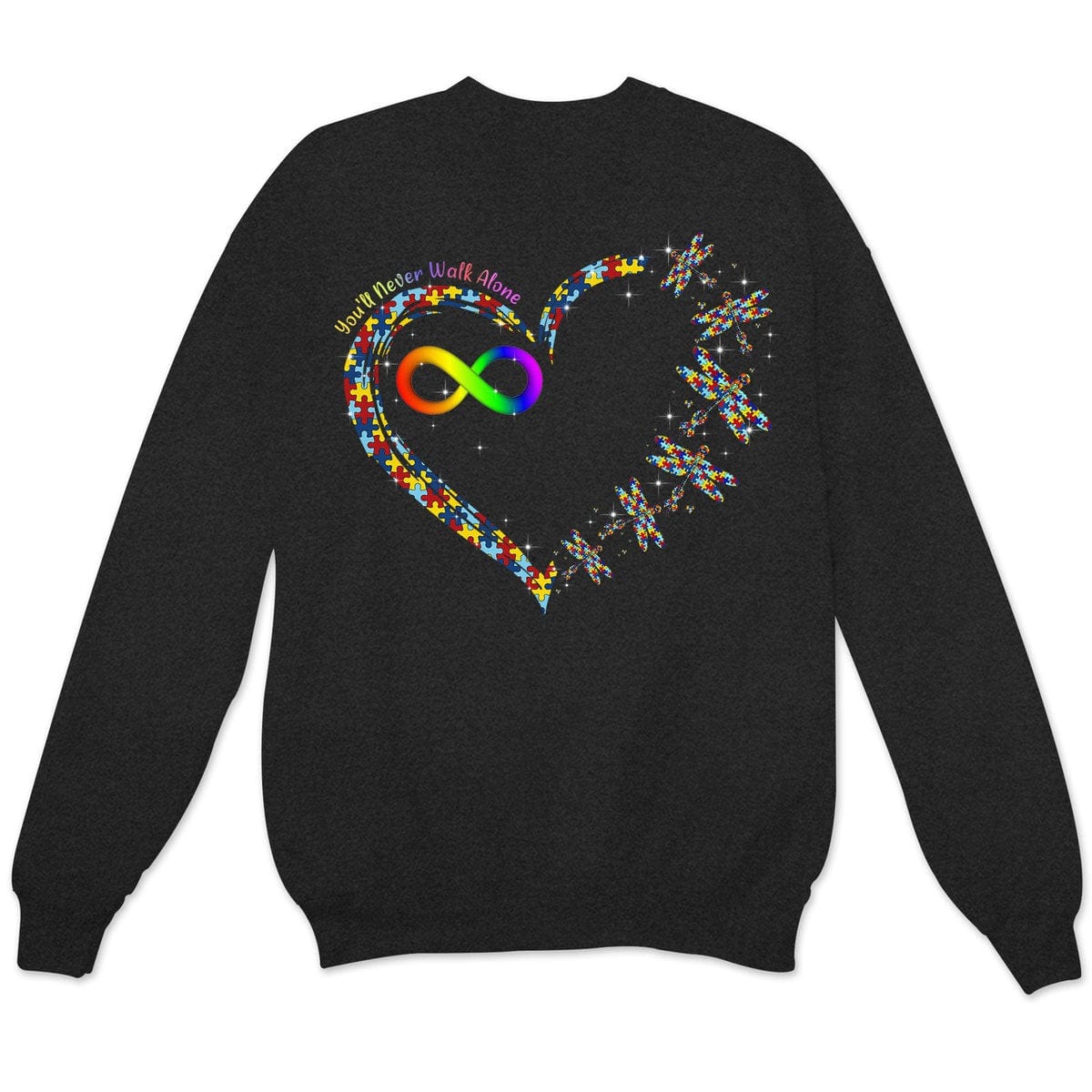 Camiseta de concienciación sobre el autismo, nunca caminarás solo con una pieza de rompecabezas con forma de corazón, libélula y arcoíris infinito