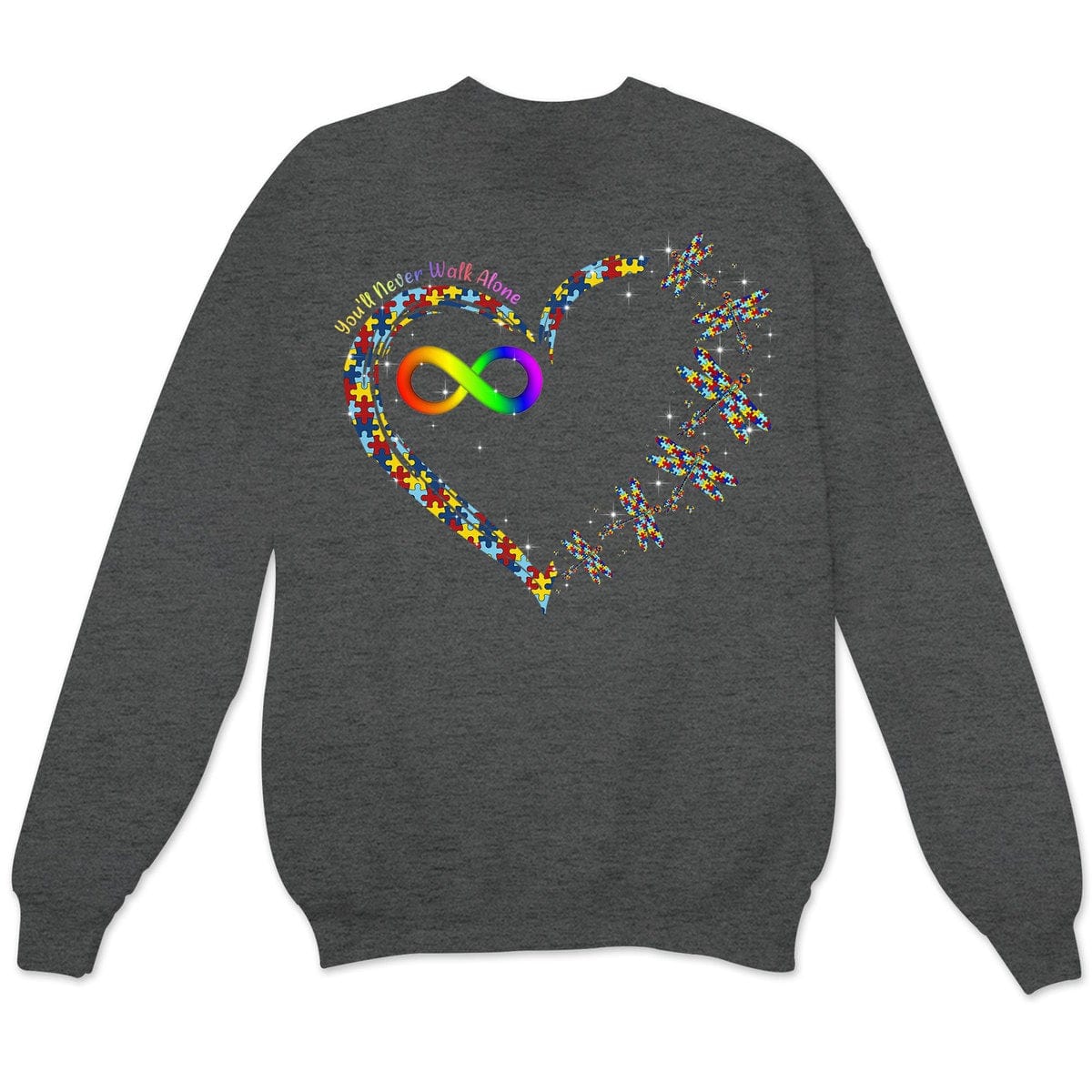 Camiseta de concienciación sobre el autismo, nunca caminarás solo con una pieza de rompecabezas con forma de corazón, libélula y arcoíris infinito