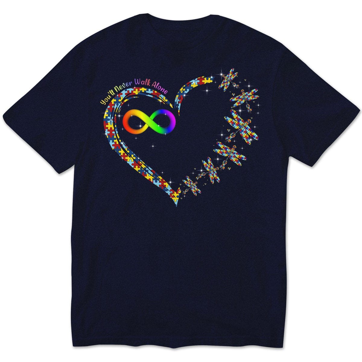Camiseta de concienciación sobre el autismo, nunca caminarás solo con una pieza de rompecabezas con forma de corazón, libélula y arcoíris infinito