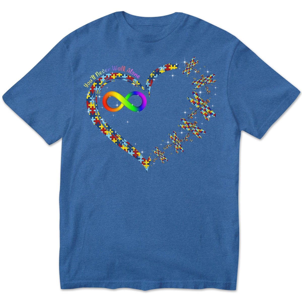 Camiseta de concienciación sobre el autismo, nunca caminarás solo con una pieza de rompecabezas con forma de corazón, libélula y arcoíris infinito
