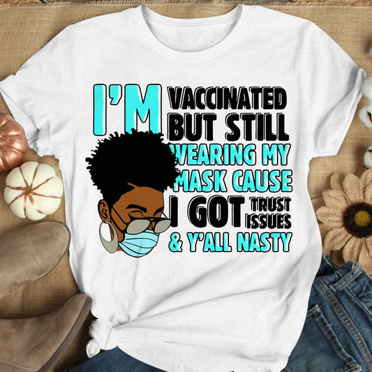Estoy vacunado pero sigo usando mi mascarilla porque tengo problemas de confianza Camisetas afroamericanas