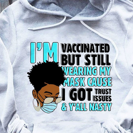 Estoy vacunado, pero sigo usando mi mascarilla porque tengo problemas de confianza Sudadera con capucha y camisetas afroamericanas