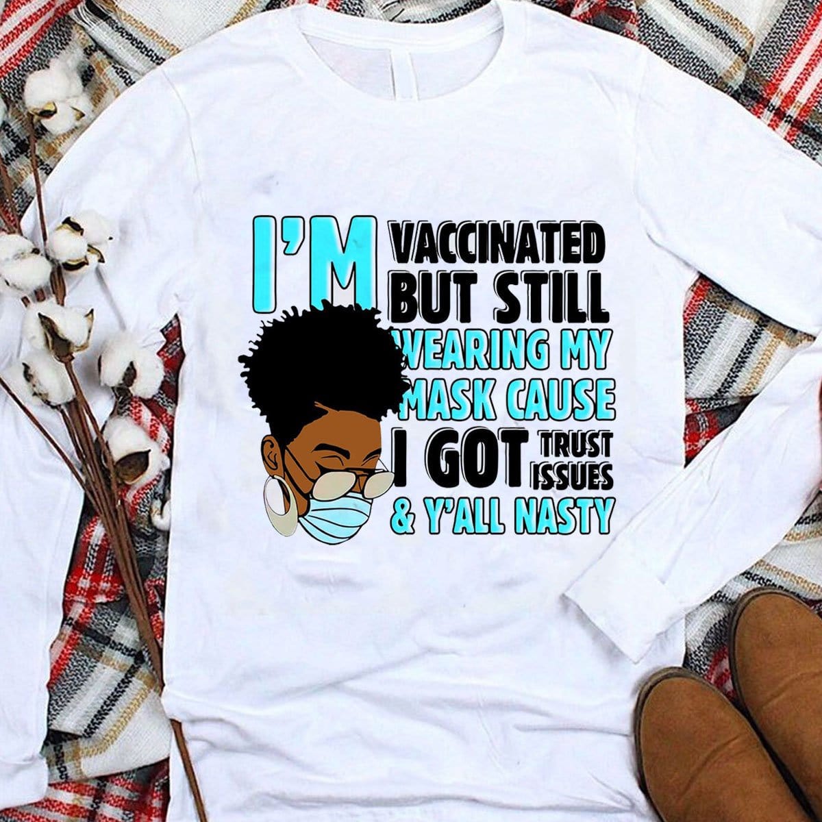 Estoy vacunado pero sigo usando mi mascarilla porque tengo problemas de confianza Camisetas afroamericanas