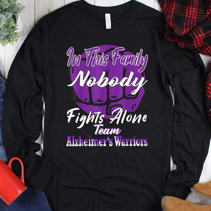 En esta familia nadie lucha solo, sudadera con capucha y camiseta contra el Alzheimer