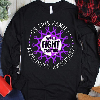 En esta familia luchamos todos juntos, sudadera con capucha y camiseta con lazo morado y Alzheimer