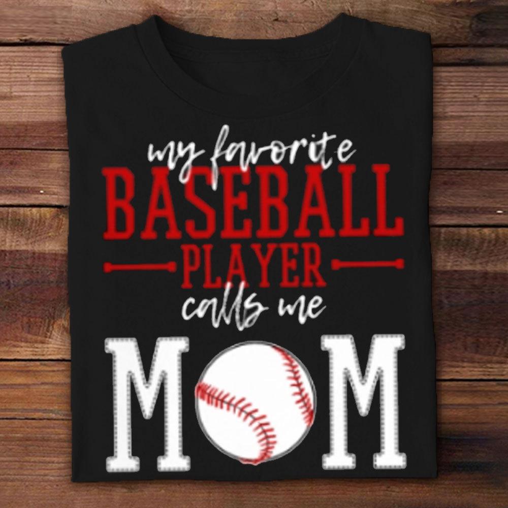 Camisetas que dicen "Mi jugador de béisbol favorito me llama mamá"