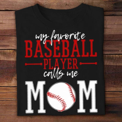 Camisetas que dicen "Mi jugador de béisbol favorito me llama mamá"