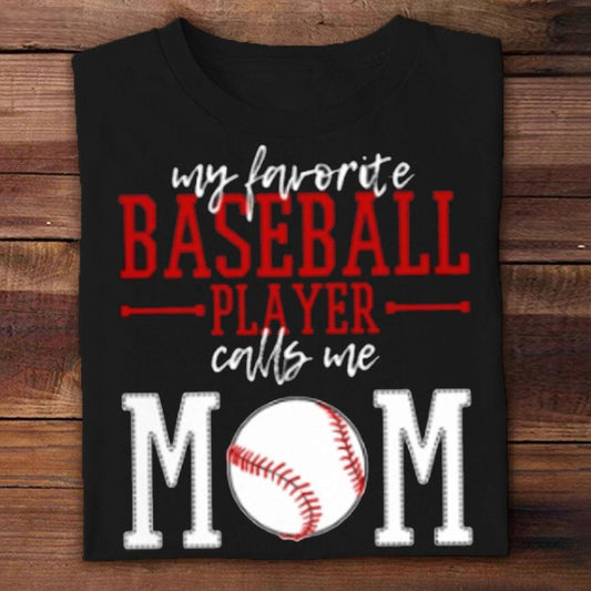 Camisetas que dicen "Mi jugador de béisbol favorito me llama mamá"