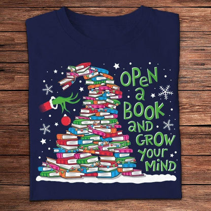 Camisetas navideñas con el lema "Abre un libro y haz crecer tu mente"