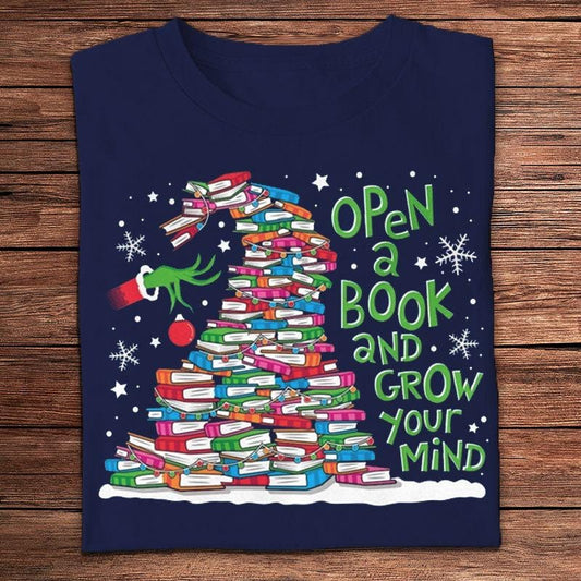 Camisetas navideñas con el lema "Abre un libro y haz crecer tu mente"