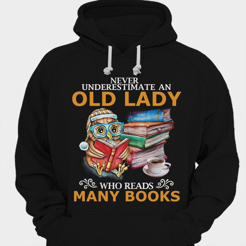 Nunca subestimes a una anciana que lee muchos libros Camisetas