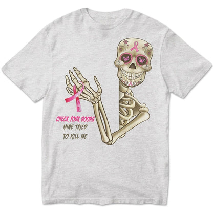 Revisa tus senos. La mía intentó matarme. Camisetas de esqueletos sobre cáncer de mama.