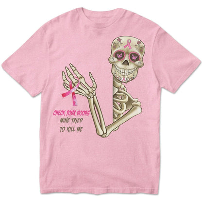 Revisa tus senos. La mía intentó matarme. Camisetas de esqueletos sobre cáncer de mama.