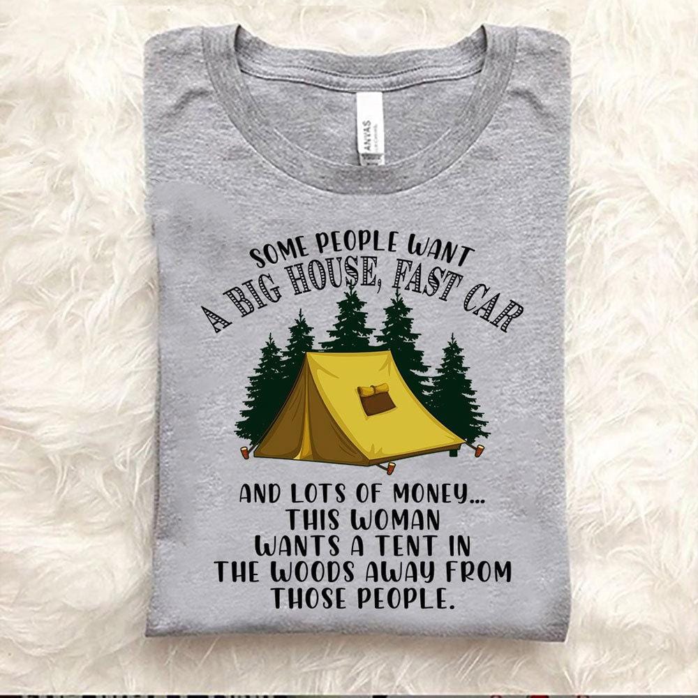 Camisetas de camping para mujeres que quieren una tienda de campaña en el bosque lejos de la gente