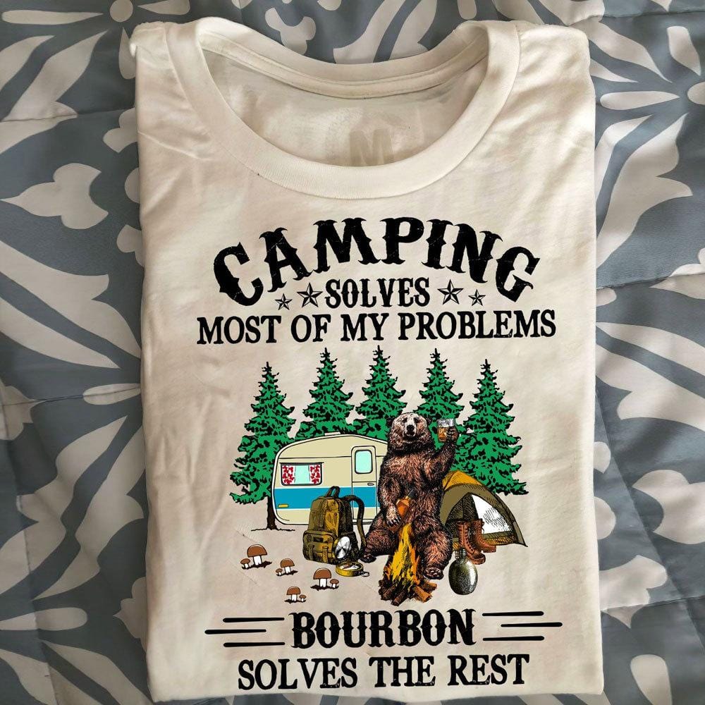 Las camisetas para acampar y beber resuelven la mayoría de mis problemas. Bourbon y el resto