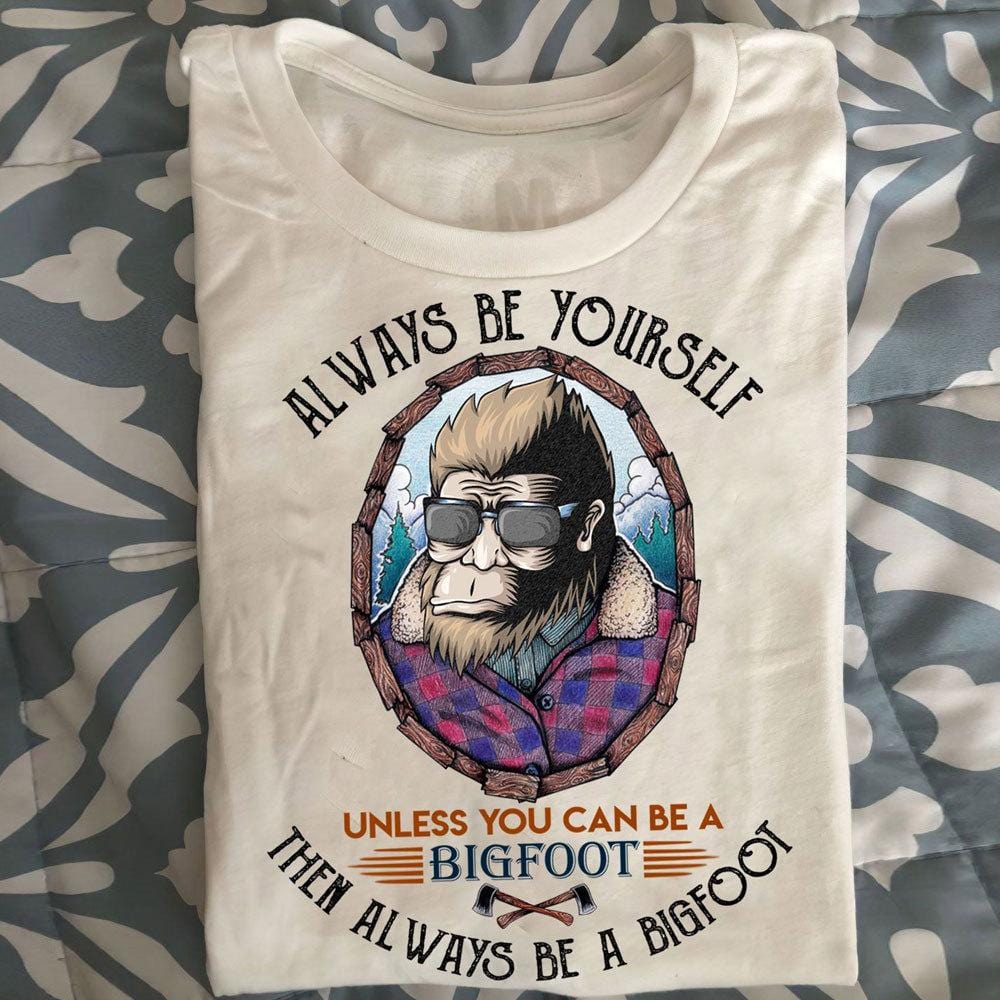 Camisetas divertidas para acampar. Sé siempre tú mismo a menos que puedas serlo.