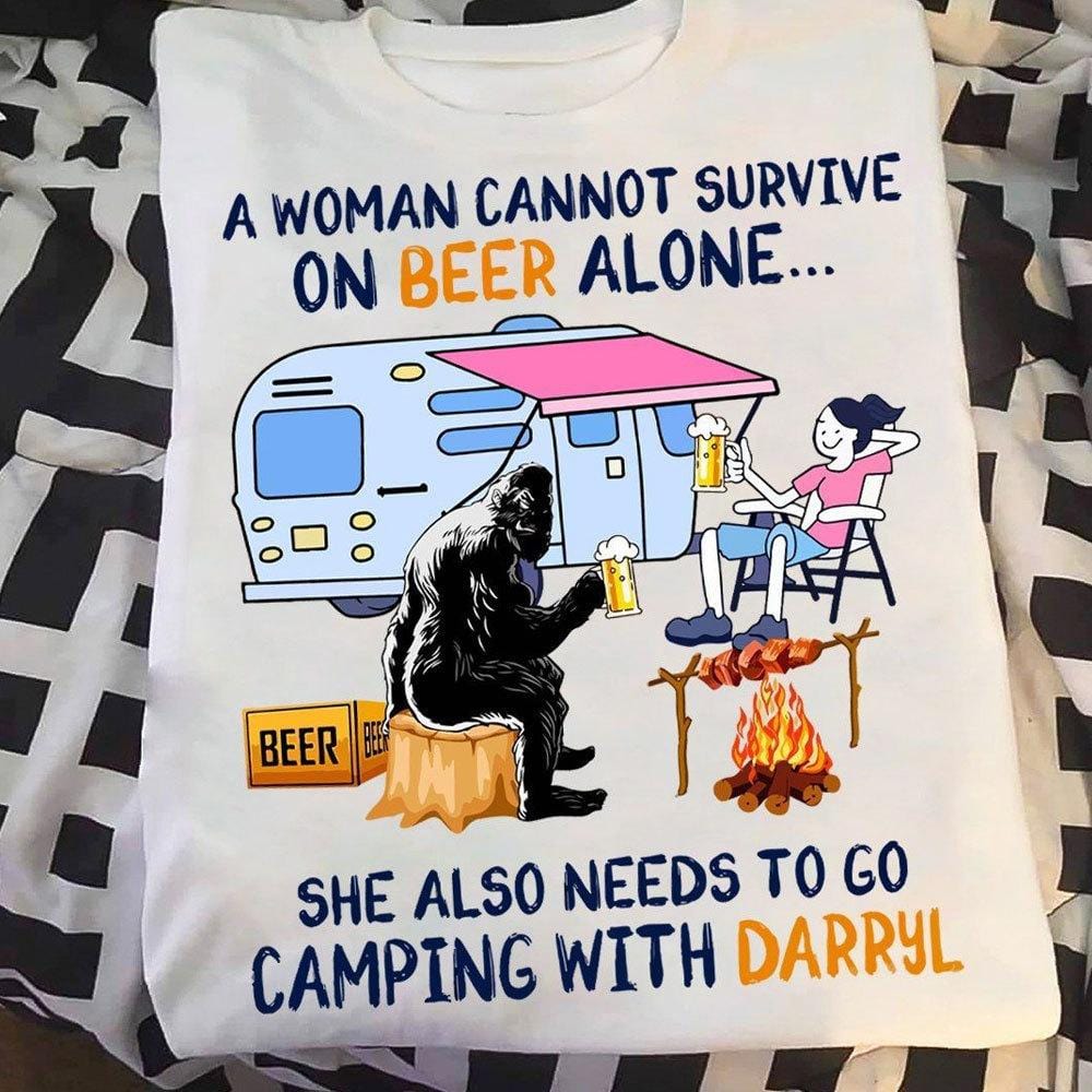 Camisetas de camping para mujeres que no pueden sobrevivir solo con cerveza. Necesitan ir de camping con Darryl