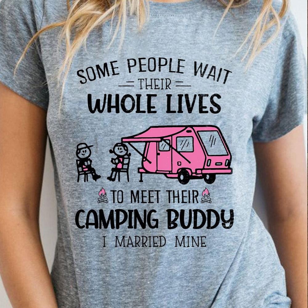 Camisetas divertidas para acampar La gente espera toda su vida para conocer a un amigo. Me casé con el mío.