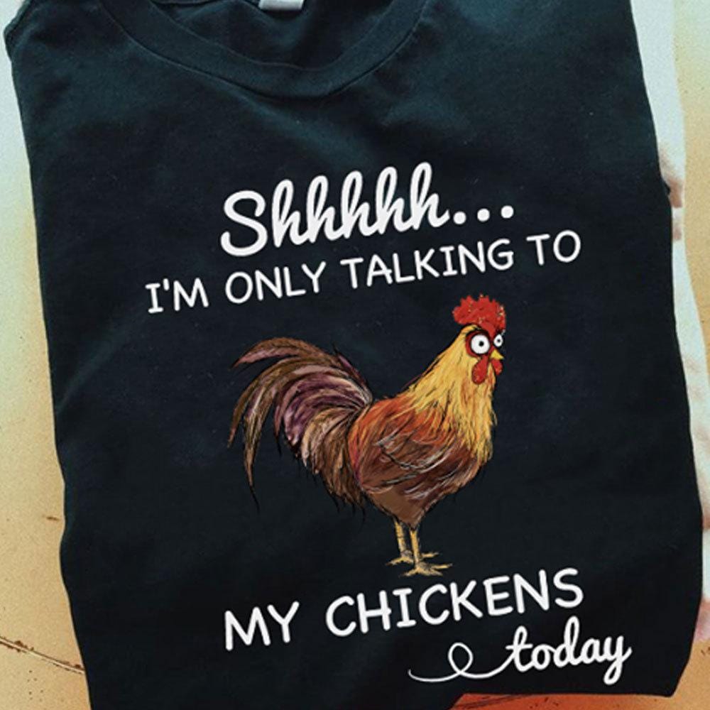 Shhh, hoy solo estoy hablando con mis gallinas Camisetas