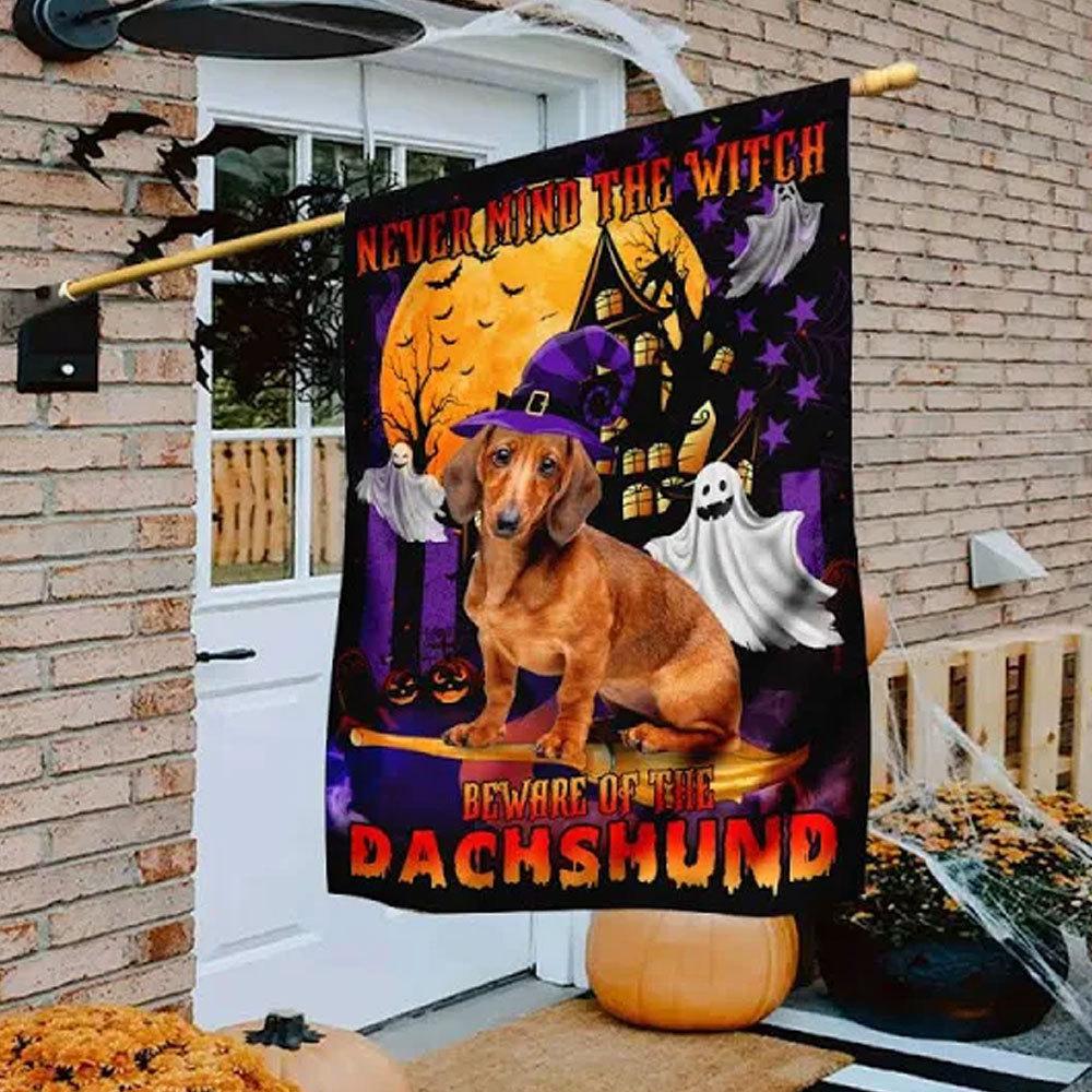 No te preocupes por la bruja, ten cuidado con el perro salchicha, bandera de Halloween para casa y jardín