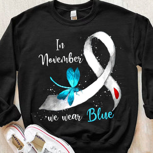 En noviembre usamos camisetas con la bandera de la diabetes y la libélula con lazo azul