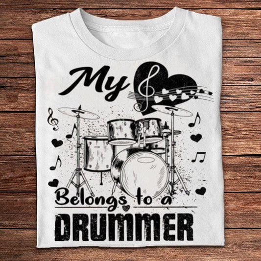 Mi corazón pertenece a un baterista Camisetas
