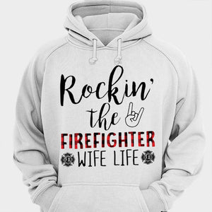 Camisetas Rockin' The Firefighter Wife Life