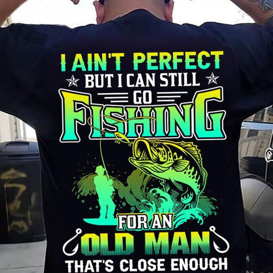 Camiseta de pesca del abuelo Puedo ir a pescar para el anciano que está lo suficientemente cerca