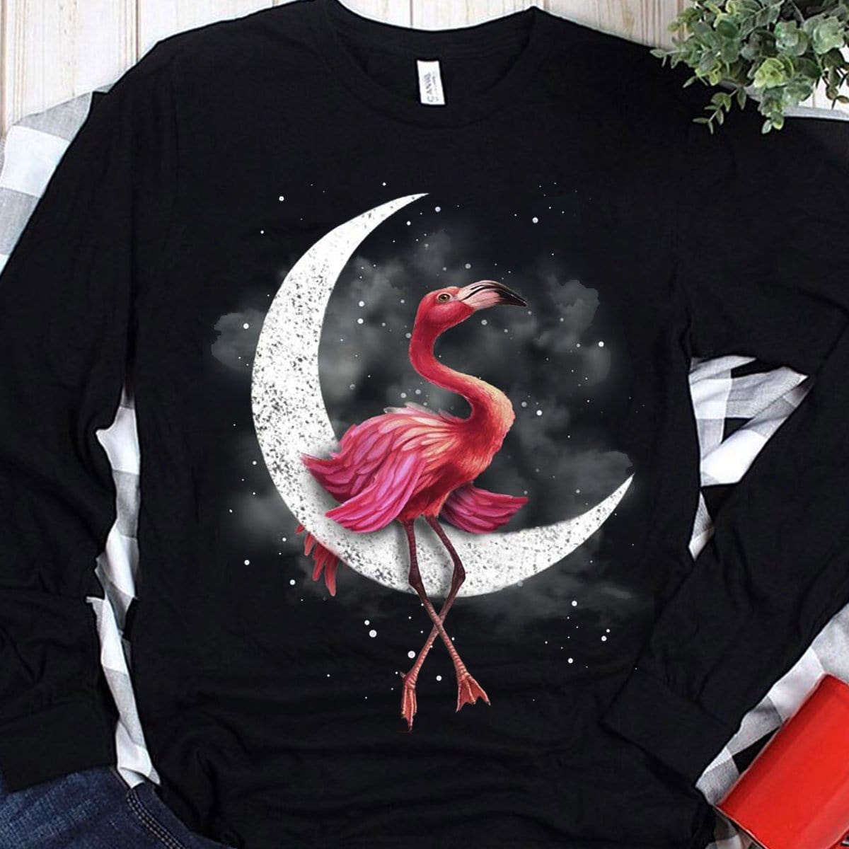 Camisetas con flamencos rosados ​​en la luna