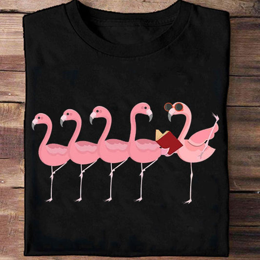 Camisetas divertidas con flamencos rosados ​​para leer