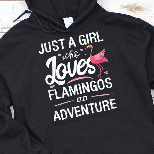 Solo una chica que ama los flamencos y las camisetas de aventuras