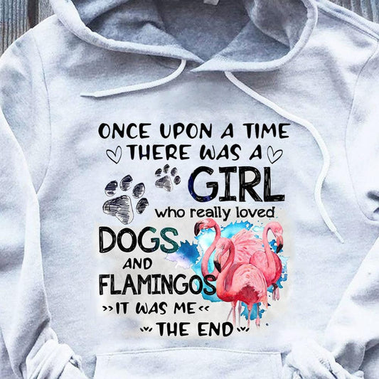 Érase una vez una niña que amaba las camisetas de perros y flamencos