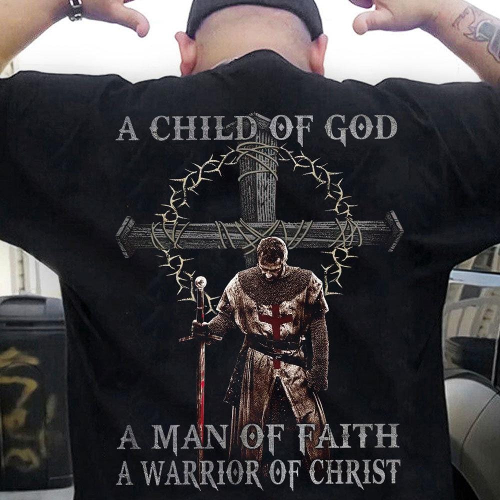 Un hijo de Dios Un hombre de fe Un guerrero de Cristo Camisetas