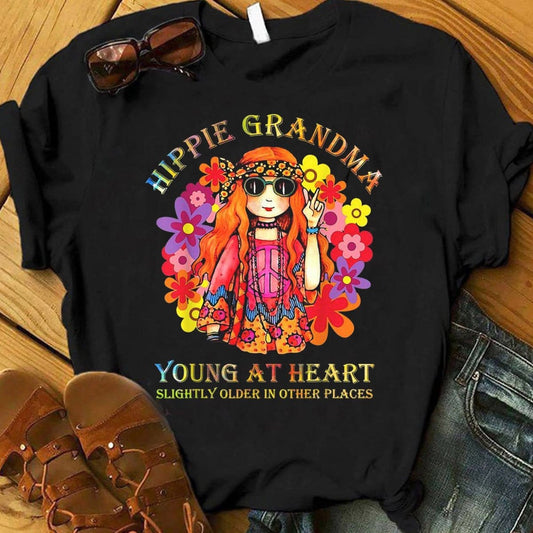 Camisetas de abuela hippie joven de corazón