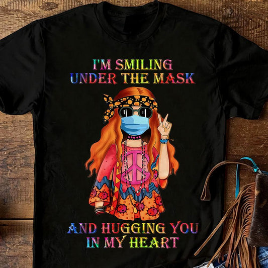 Estoy sonriendo bajo una máscara, abrazando en el corazón, camisetas hippies